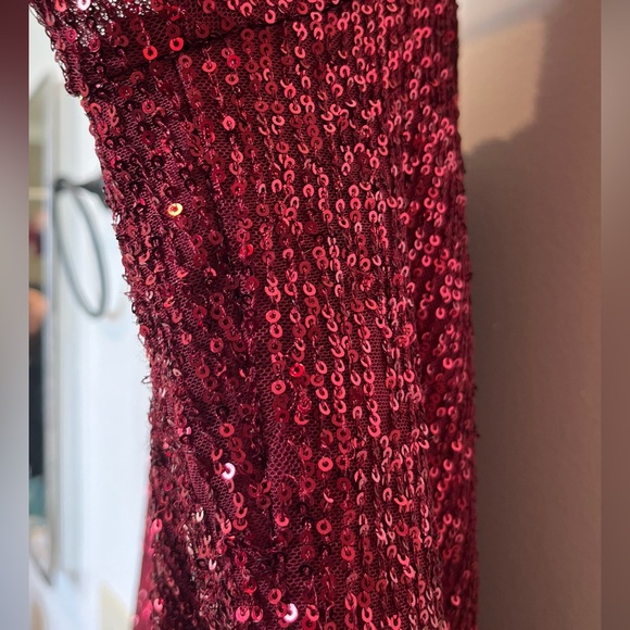 Shimmery Plus size V-neck Ball Gown - Picture 10 of 11